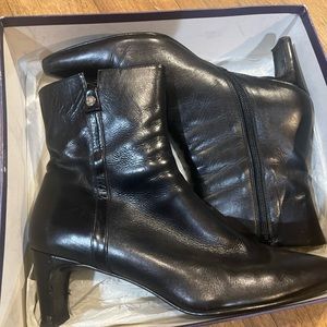 Stuart Weitzman Shorty